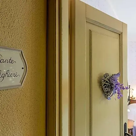 Acomodação com café da manhã  La Casa Medioevale